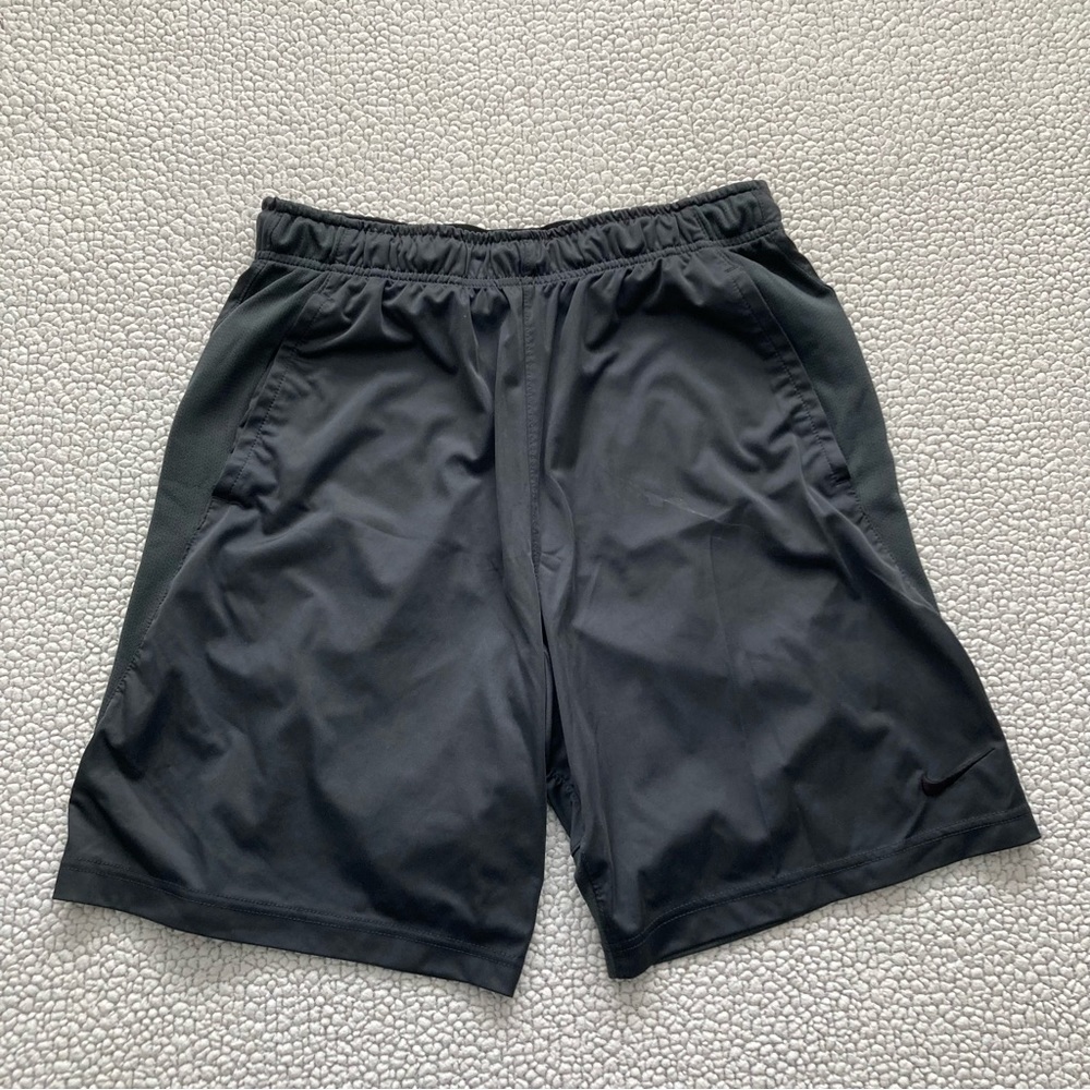 Nike, Dry-Fit, elastic band boys Medium size shorts, grey